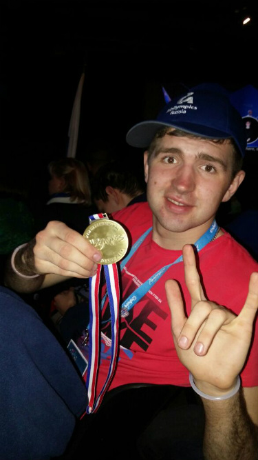Первое фото Сергея Дмитриева с бронозовой медалью IX Международного чемпионата "Абилимпикс-2016"